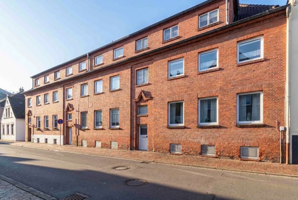 Immobilie in Emden - Kapitalanlage oder Eigennutzung: Zweifamilienhaus mit Garten und Ausbaupotenzial! - Bild 0