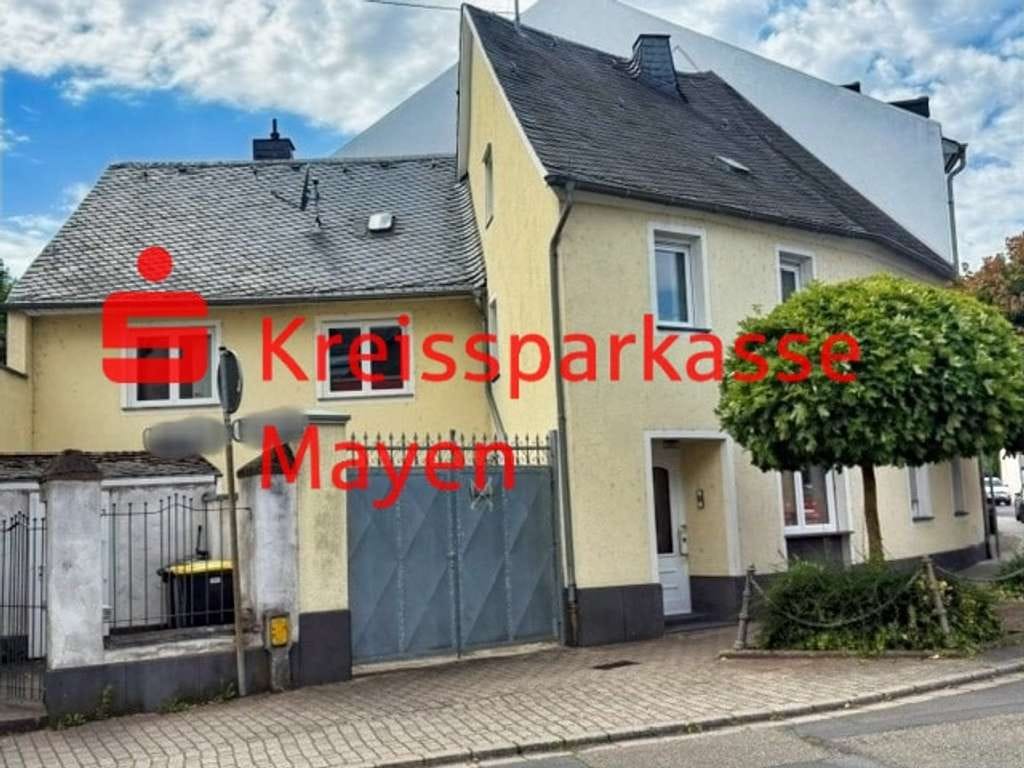 Immobilie in Polch - Modernisiertes Einfamilienhaus mit Ausbaureserve in ruhiger Lage - Bild 0