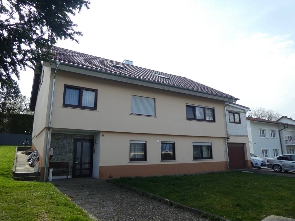 Immobilie in Osterburken - Zentrale Lage trifft Raumvielfalt: Großzügige Liegenschaft mit Einliegerwohnung! - Bild 1