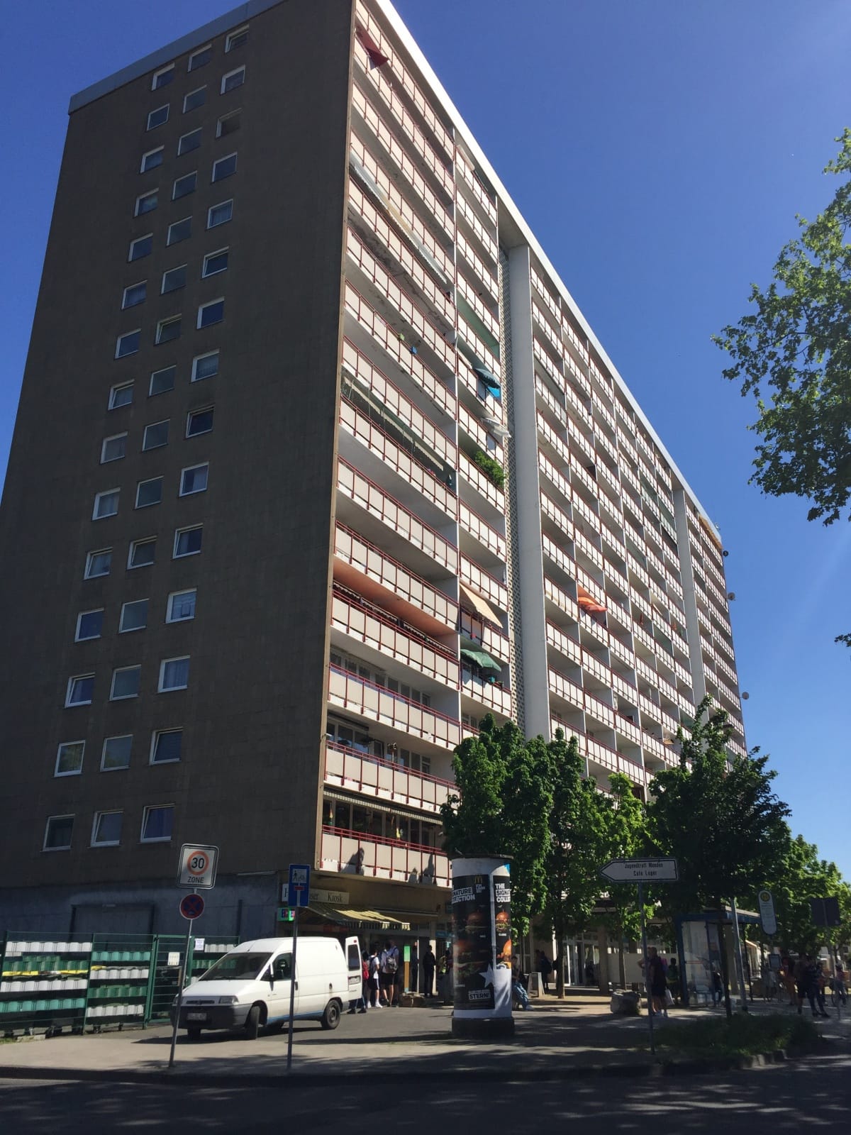 Immobilie in Sankt Augustin - SANKT AUGUSTIN in zentraler Lage, 2 Zimmer ETW, offene Küche, Diele, Bad, Balkon, 55 m² Wfl. mit TG. - Bild 0
