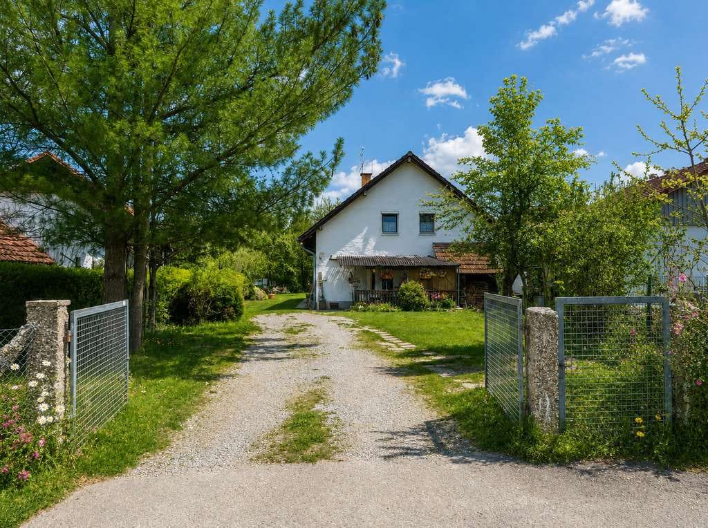 Immobilie in Kirchroth - Gemütliches Einfamilienhaus mit weitläufigem Gartengrundstück - Bild 0