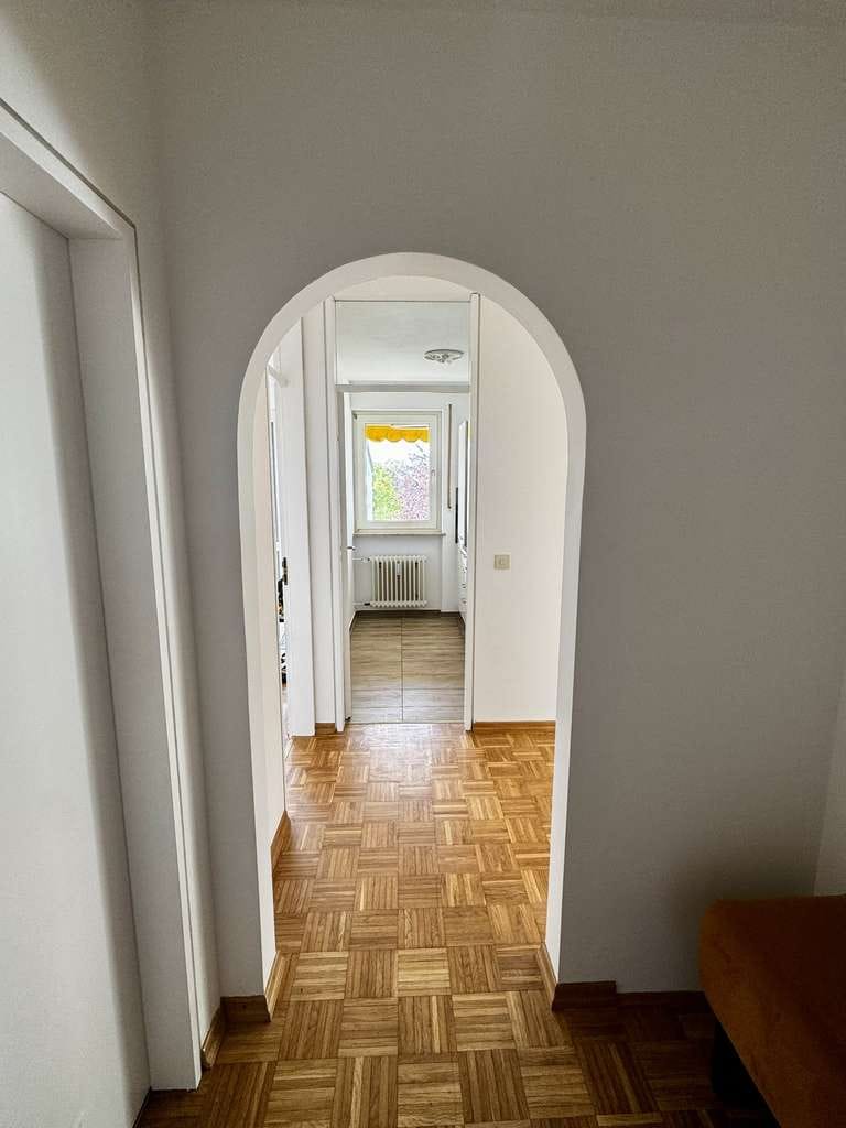 Immobilie in Krailling - Helle 2-Zimmer-Wohnung mit großem Balkon im schönen Krailling im Würmtal (ohne Makler) - Bild 1