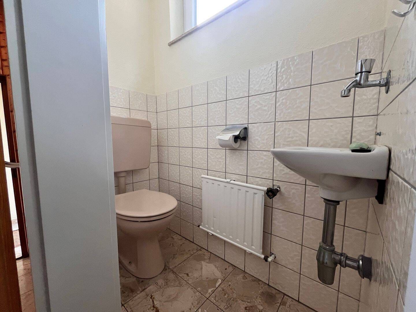 Immobilie in Stimpfach - Wohnhaus mit großer Scheune, Garage & vielseitigen Nutzungsmöglichkeiten - Bild 2