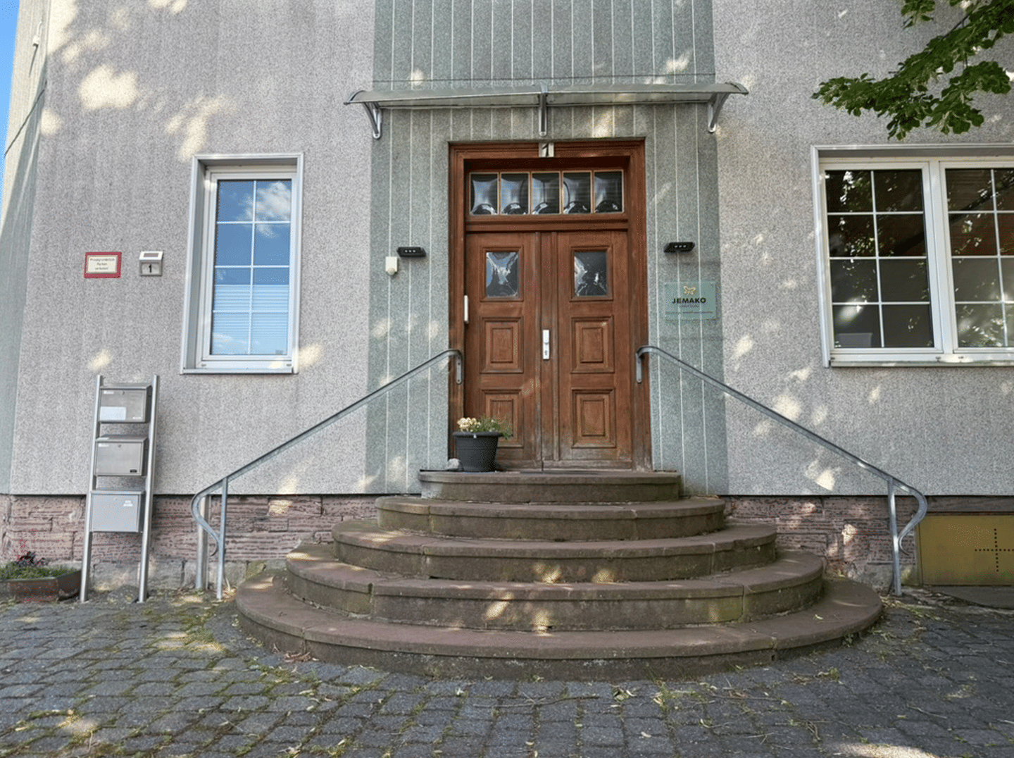 Immobilie in Waltershausen - Großzügig selbst wohnen – Mieteinnahmen nutzen und gleichzeitig in die Zukunft investieren! - Bild 2