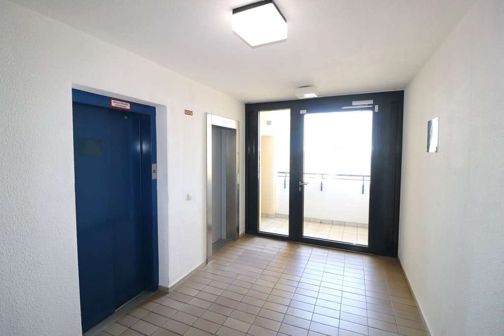 Immobilie in Lampertheim - Ihr energetisch saniertes Eigentum mit Panoramablick - Gepflegte 3,5-ZKB-ETW mit Loggia & TG-ESP - Bild 3