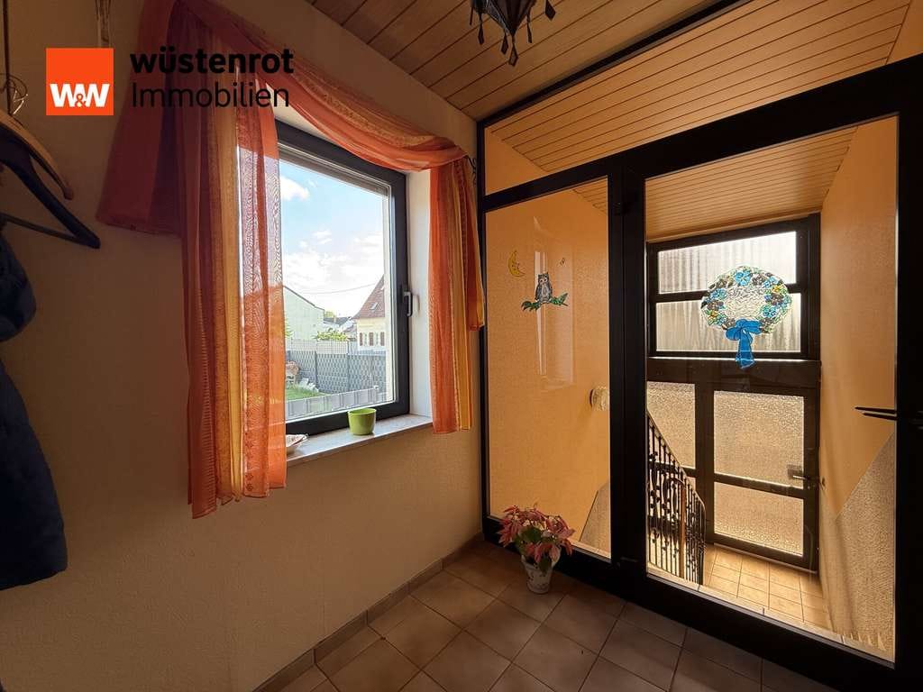 Immobilie in Ensdorf/Saar - Gepflegtes Einfamilienhaus mit Terrasse, Balkon & Ausbaupotenzial in ruhiger Lage von Ensdorf - Bild 1