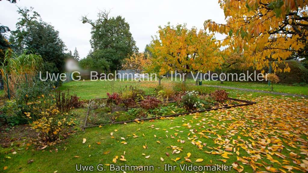 Immobilie in Petershagen/Eggersdorf - Petershagen-Eggersdorf: Charmantes EFH mit 4 Zi. auf gr. Grundstück voller herrlicher Obstbäume - Bild 1