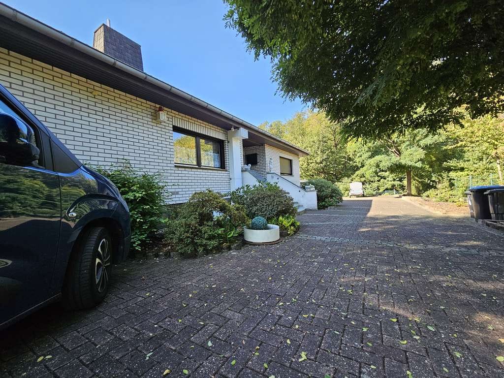 Immobilie in Grumbach - Exklusiver Bungalow mit Schwimmbad und parkähnlichem Grundstück für 429.000 € zu verkaufen in Lauter - Bild 2