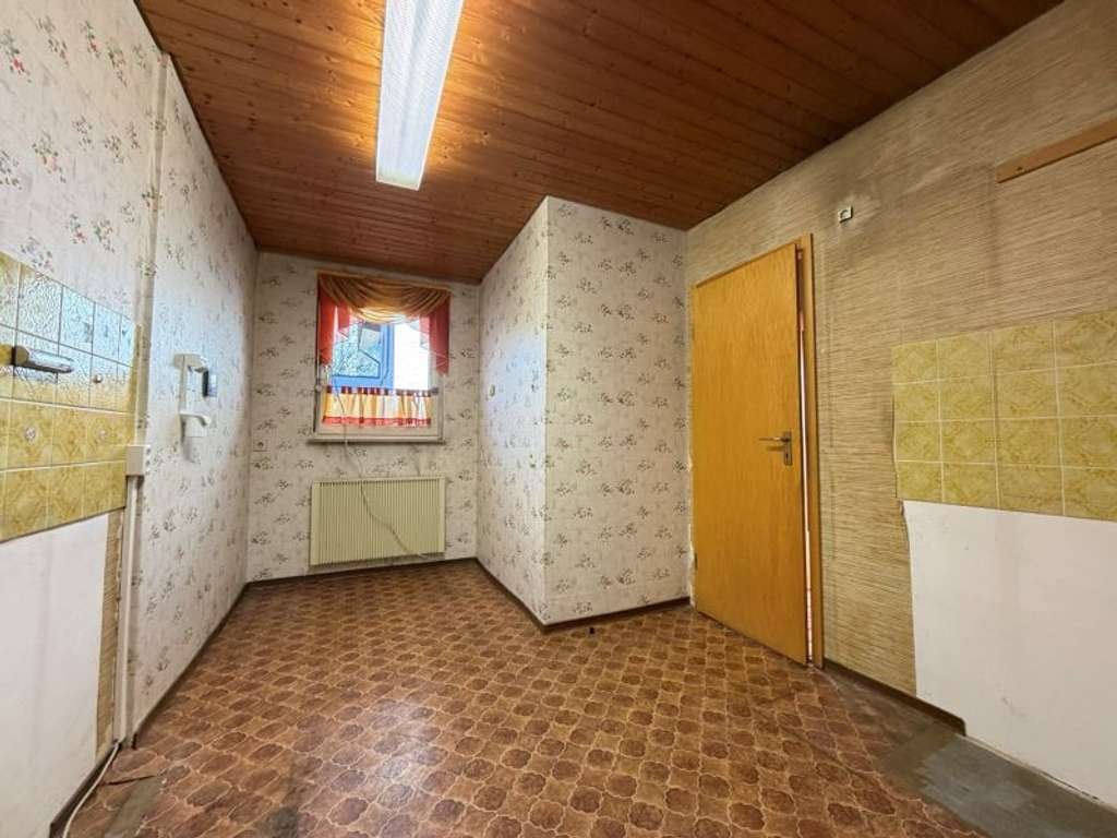 Immobilie in Metzingen - Haus zum Wohnungspreis – Sofort freies Eckhaus mit kleinem Gärtchen - Bild 3