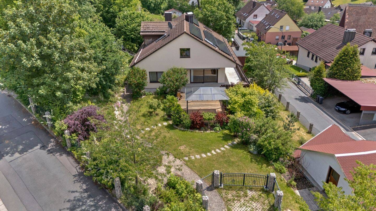 Immobilie in Obertrubach - Raumwunder! Modernisiertes Einfamilienhaus mit Einliegerwohnung in naturnaher Lage - Bild 2