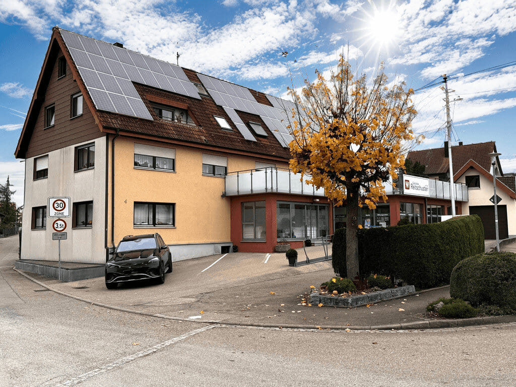 Immobilie in Unterschneidheim - Großzügiges Wohn- und Gewerbeobjekt mit Photovoltaik und Dachterrasse - Bild 1