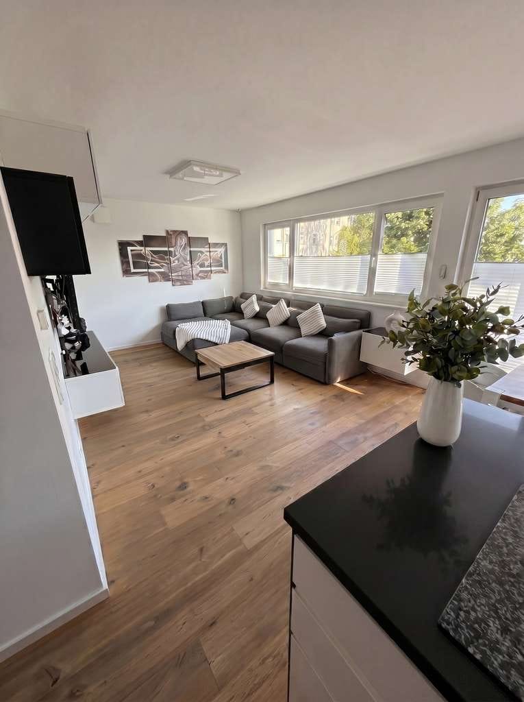 Immobilie in Bodnegg - Nur noch der Himmel über Ihnen! Attraktive, sonnige 4-Zimmer mit großen Balkon - Bild 0
