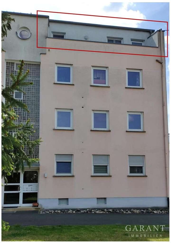 Immobilie in Schwaig bei Nürnberg - Moderne Dachwohnung ohne Schrägen - 3 Balkone & viel Licht in Schwaig - Bild 0