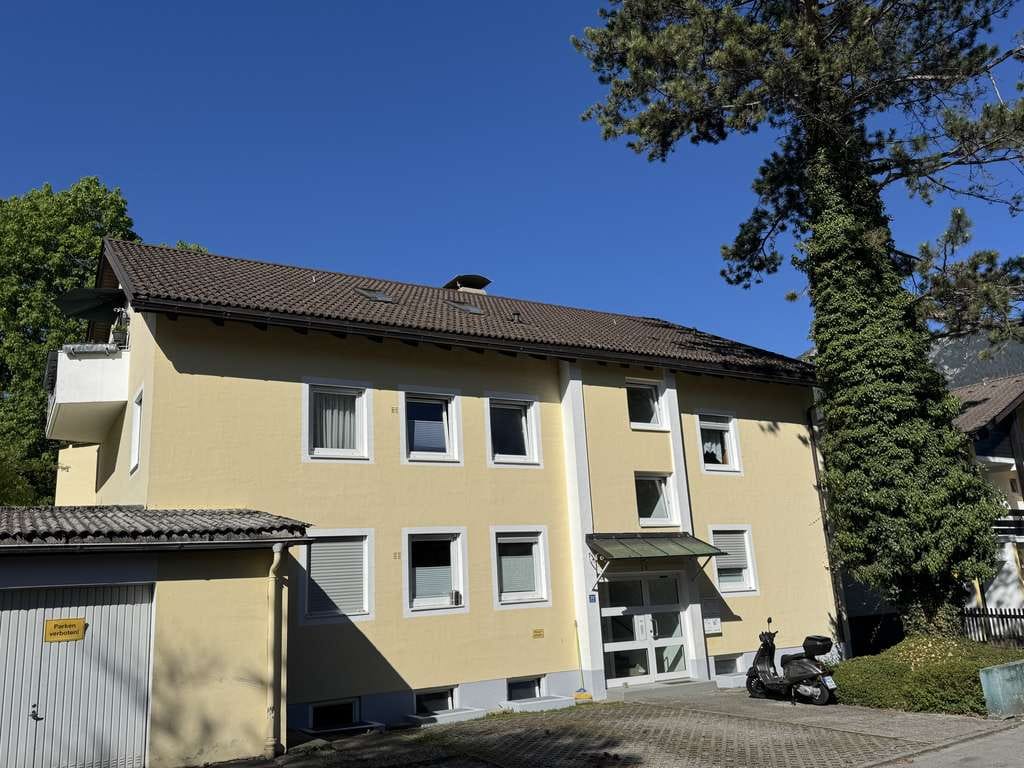 Immobilie in Garmisch-Partenkirchen - sonnig gelegenes 6 Familienhaus in ruhiger/zentraler Wohnlage im OT Partenkirchen mit 6 Wohnungen - Bild 1