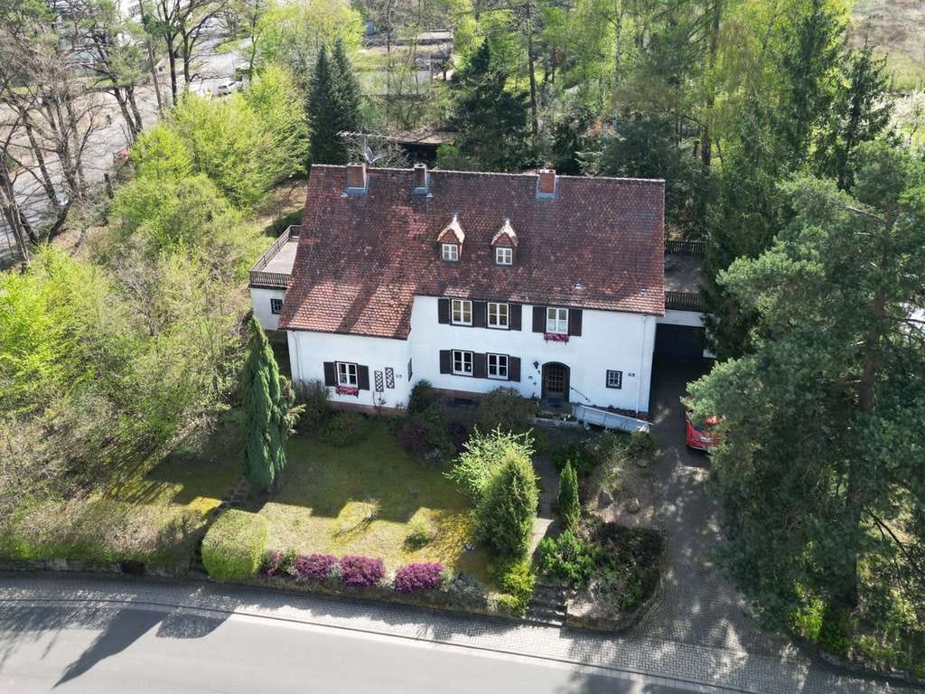 Immobilie in Stadtallendorf - Denkmalgeschützte Villa mit großzügig angelegtem Gartenbereich - Bild 0