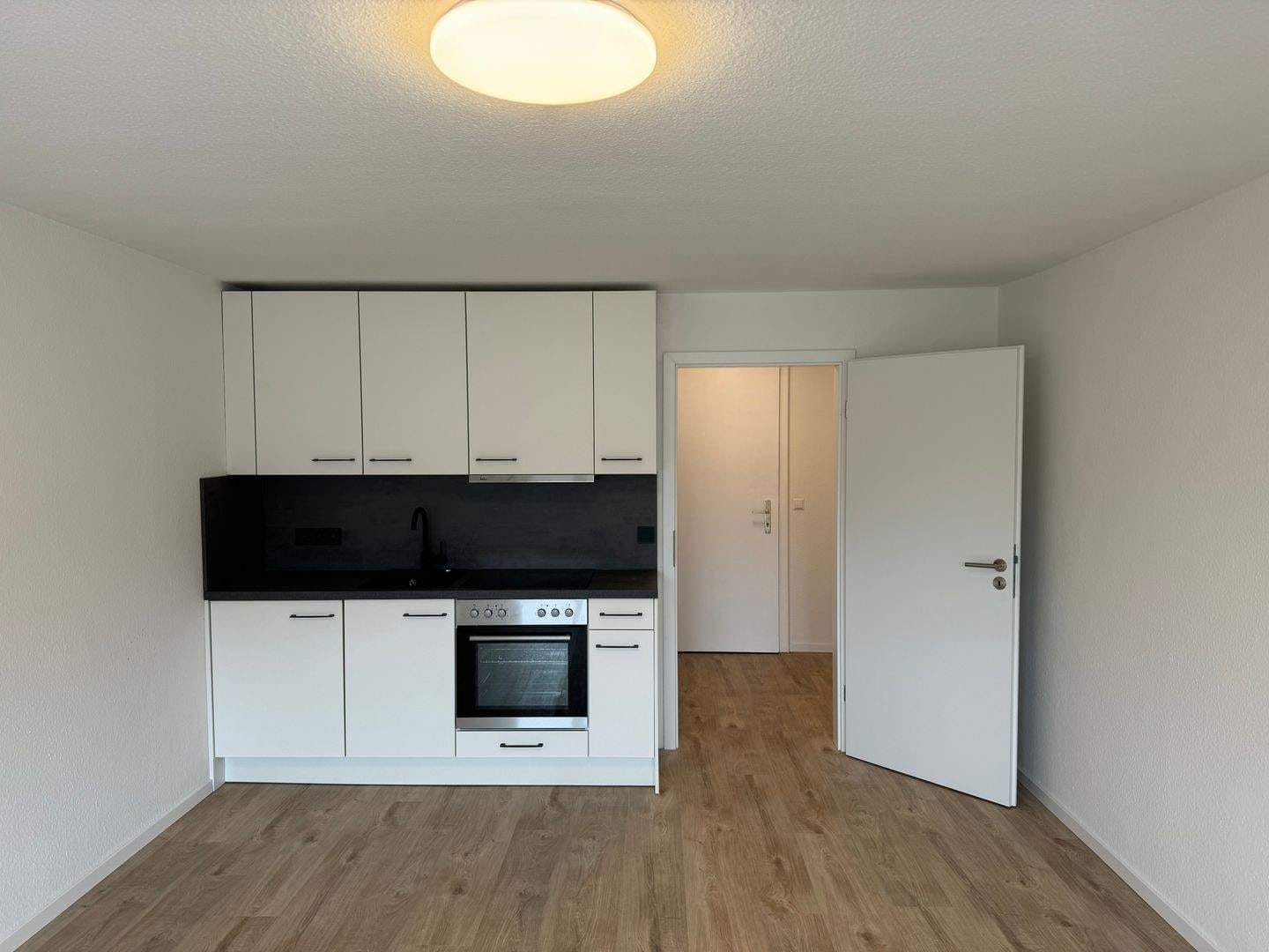 Immobilie in Villingen-Schwenningen - AB SOFORT FREI - Lichtdurchflutetes 1-Zimmerappartement, *Mit Keller, Einbauküche und TG Stellplatz* Auf Wunsch auch möbliert - Bild 3