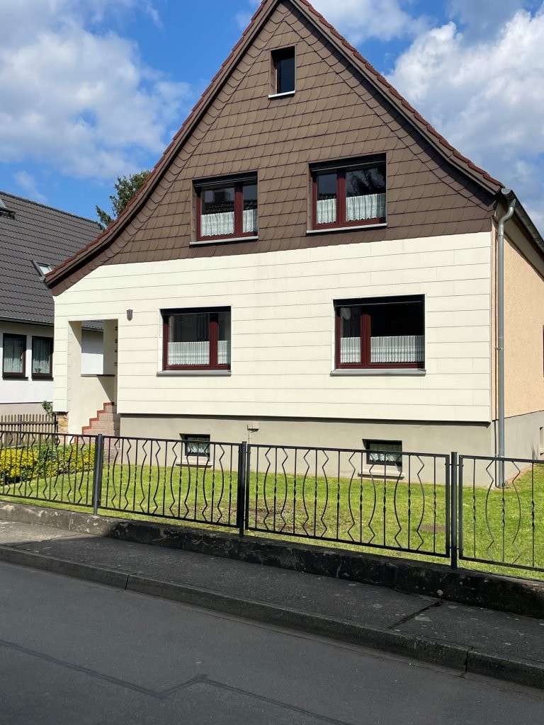 Immobilie in Rudolstadt - Teilsaniertes Einfamilienhaus mit großem Grundstück - Bild 4