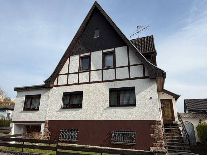 Immobilie in Rotenburg an der Fulda - Freistehendes Einfamilienhaus direkt in Rotenburg/F - Bild 1