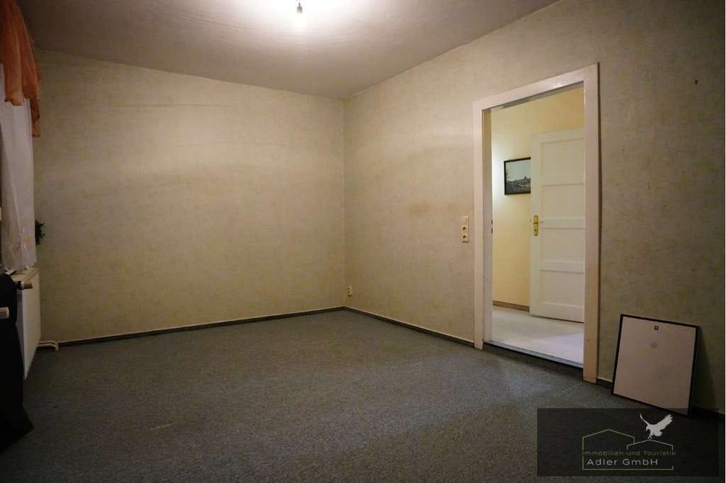 Immobilie in Kreischa - Gepflegtes Handwerker/Einfamilienhaus mit Werkstattanteil und Bauland in ruhiger Lage von Kreischa - Bild 1