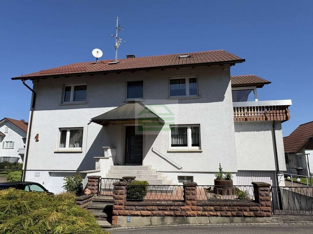 Immobilie in Offenburg - großzügiges Zweifamilienhaus mit Garten in Offenburg-Bohlsbach - Bild 0