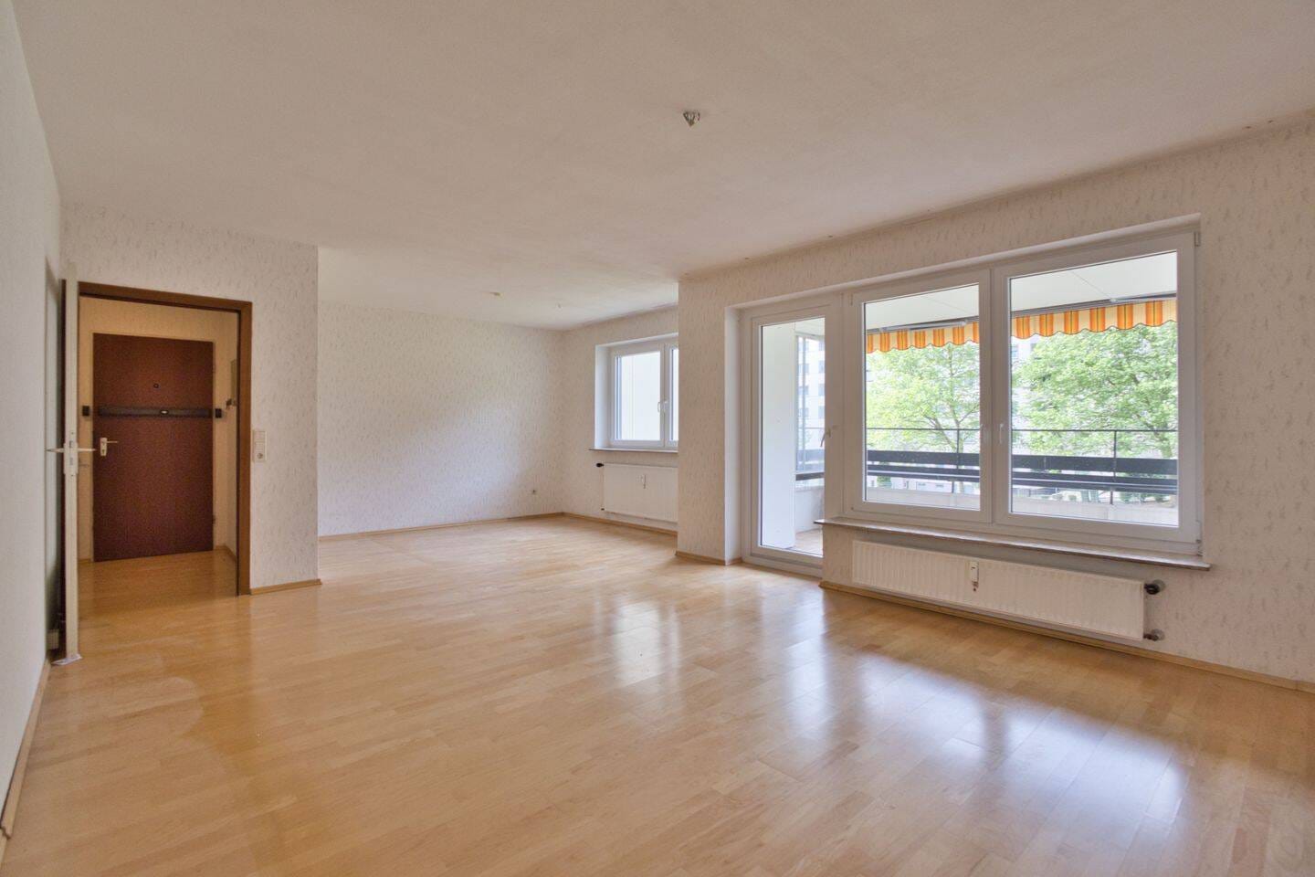 Immobilie in Hildesheim - Wohnen am Waldrand: 2,5-Zimmer-Wohnung mit Loggia und Garage - Bild 1
