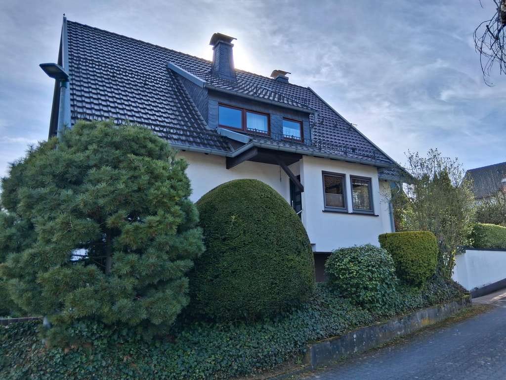 Immobilie in Attendorn - Einfamilienhaus mit 8 Zimmern und ca. 220 m² Wohnfläche in Attendorn - Bild 2