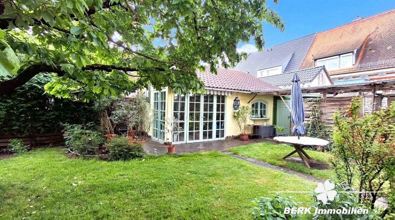 Immobilie in Wörth am Main - BERK Immobilien – Charmantes Einfamilienhaus mit idyllischem Garten in Wörth am Main - Bild 2