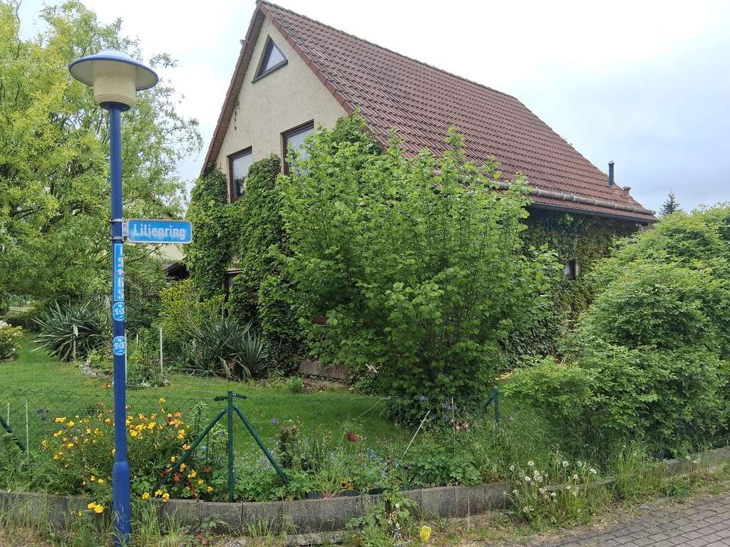 Immobilie in Hettstedt - Eifamilienhaus (BJ 2001) in ruhiger Siedlungslage zu verkaufen - Bild 1