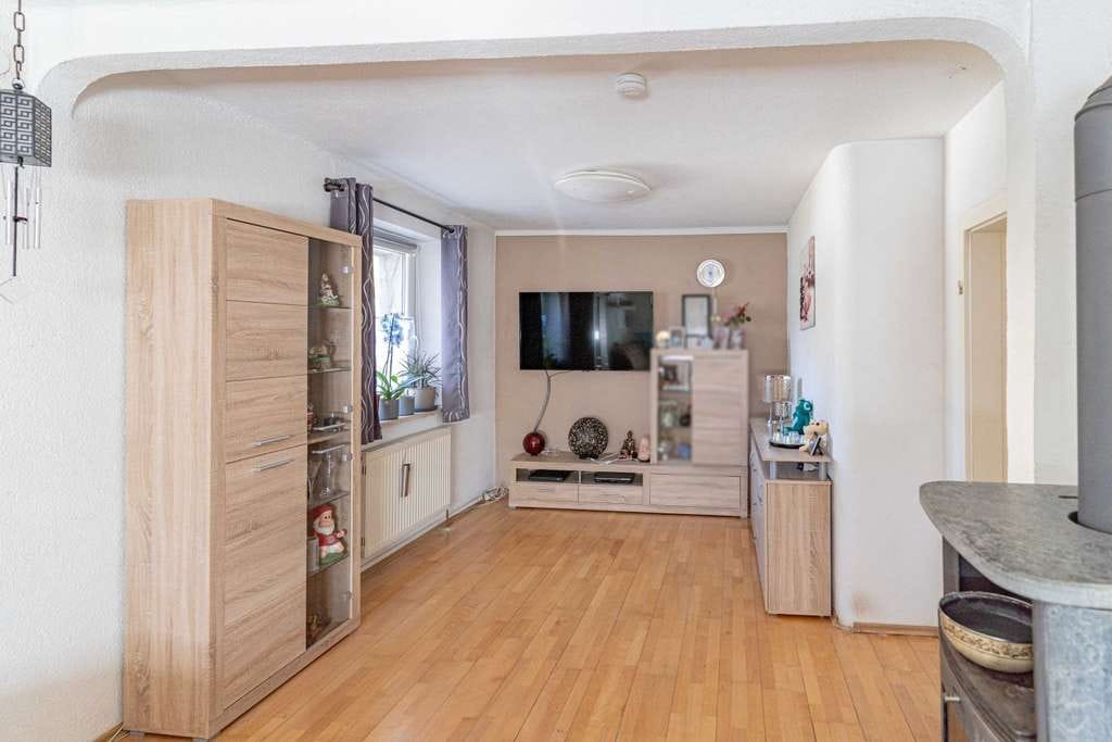 Immobilie in Sulzbach-Rosenberg - Viel Platz, Charme und Möglichkeiten – Doppelhaushälfte mit großem Grundstück in Sulzbach-Rosenberg - Bild 2