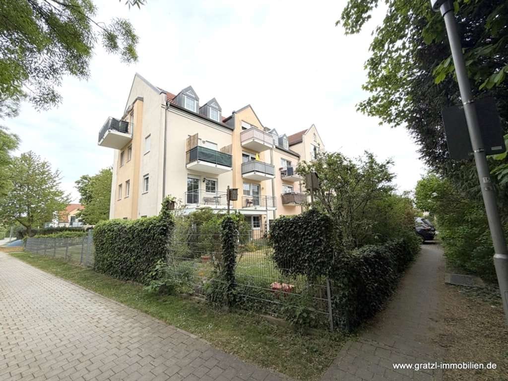 Immobilie in Neufahrn bei Freising - Charmante 2-Zimmer-Wohnung mit Südbalkon und freiem Blick im Zentrum von Neufahrn, TG & Keller inkl. - Bild 0