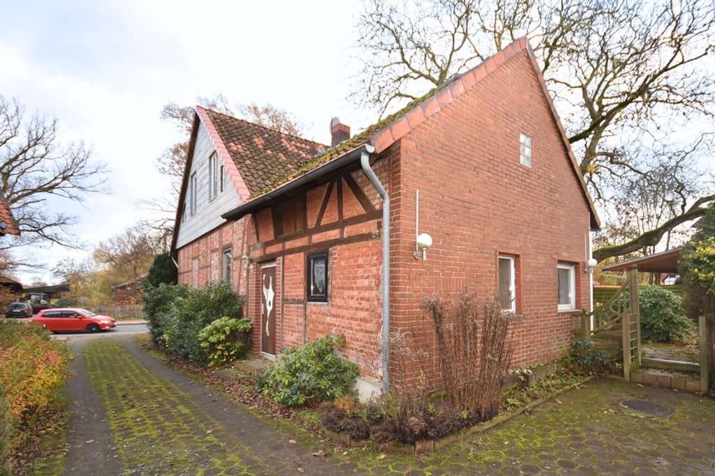 Immobilie in Edemissen - Großzügiges Einfamilienhaus wartet auf liebevolle Sanierung! - Bild 1