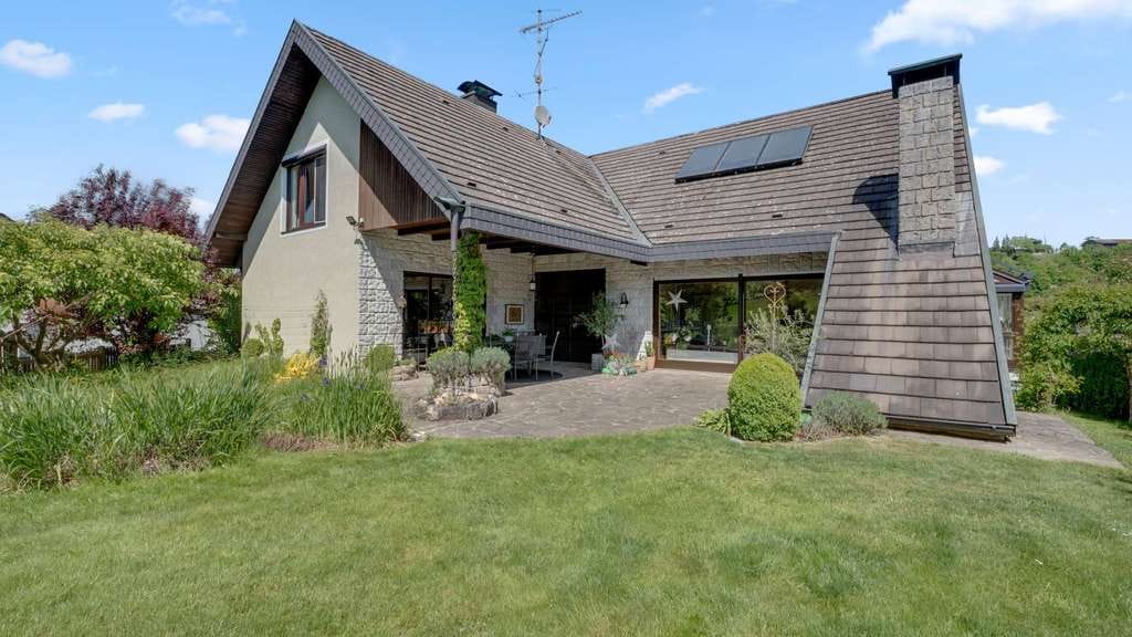 Immobilie in Schlüsselfeld - Einzigartiges Anwesen! Hochwertiges Wohnhaus mit Nebengebäuden und 9.625m² Grundstück - Bild 1