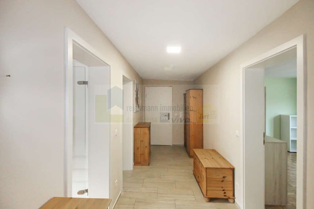 Immobilie in Brigachtal - Einziehen und wohlfühlen! Platz für Leben und Zukunft: Großzügige 3 -Zimmer-Wohnung mit Südbalkon un - Bild 1