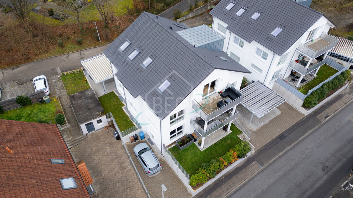 Immobilie in Abstatt - Stilvolle 4-Zimmer-Wohnung mit Balkon, Carport und hochwertigem Design - Bild 0