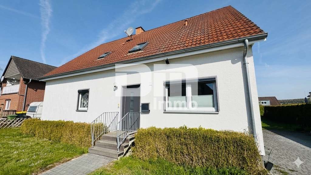 Immobilie in Sibbesse - Charmantes Ein- bis Zweifamilienhaus mit großem Garten in begehrter Lage - Bild 0