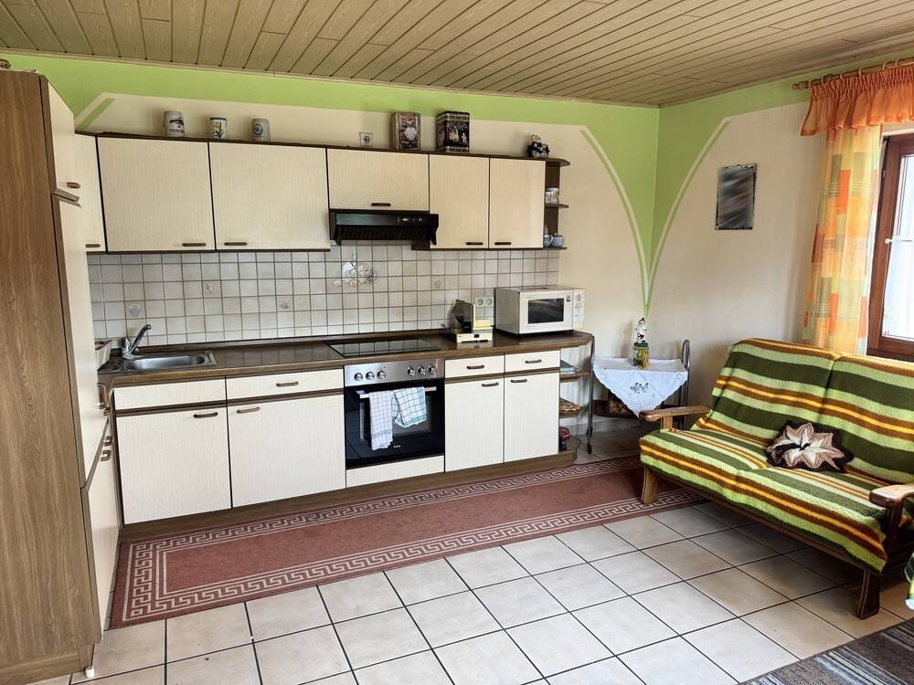 Immobilie in Burgsalach - ehemalige HOFSTELLE mit Wohnhaus, Scheune, Stallungen, Maschinenhalle u.v.m. - Bild 2
