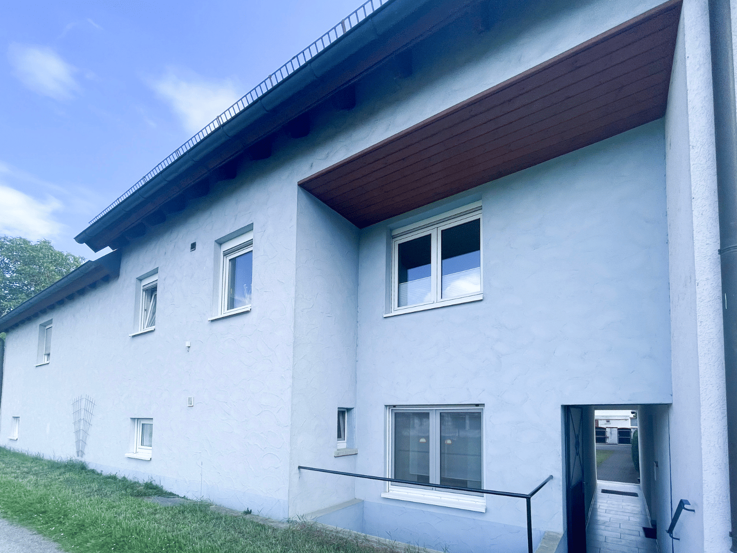 Immobilie in Grafenrheinfeld - Gepflegtes Mehrfamilienhaus mit zwei Wohneinheiten und Ausbaupotenzial in Grafenrheinfeld bei Schweinfurt - Bild 0