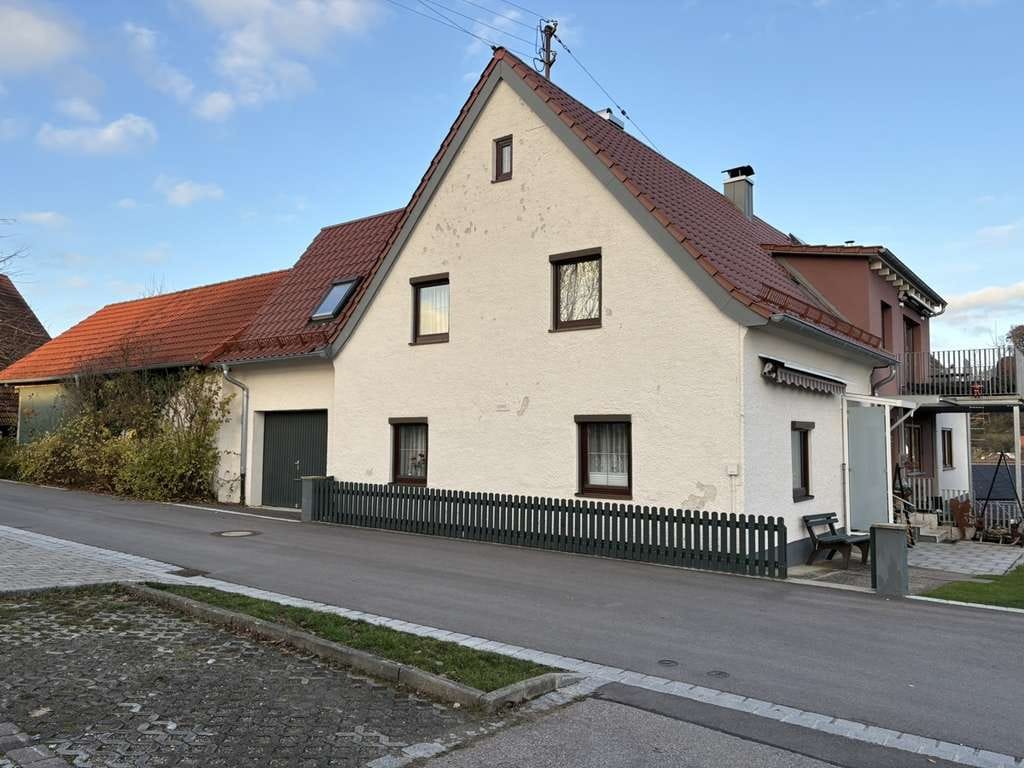 Immobilie in Walkertshofen - Charmant, solide, ausbaufähig ist dieses Einfamilienhaus in Walkertshofen - Bild 1