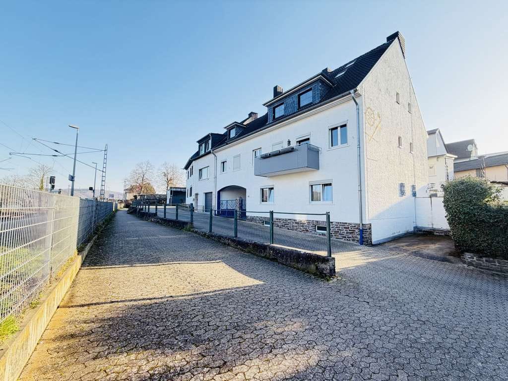 Immobilie in Rhens - Mehrfamilienhaus mit drei abgeschlossenen Eigentumswohnungen in Rhens - Bild 1