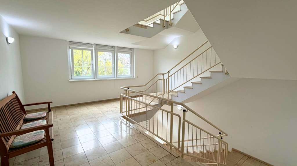 Immobilie in Bad Rodach - Gemütliche 2,5-Zimmer-Wohnung mit Balkon und Weitblick - Bild 3