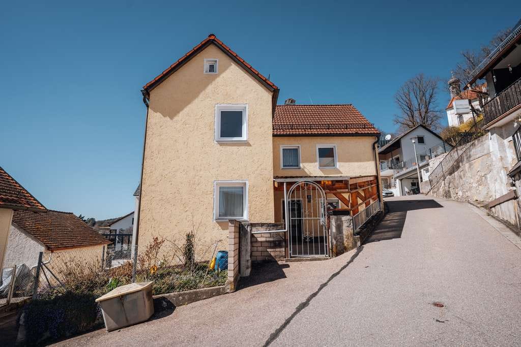 Immobilie in Beratzhausen - Einfamilienhaus mit Garten zur individuellen Gestaltung! - Bild 1