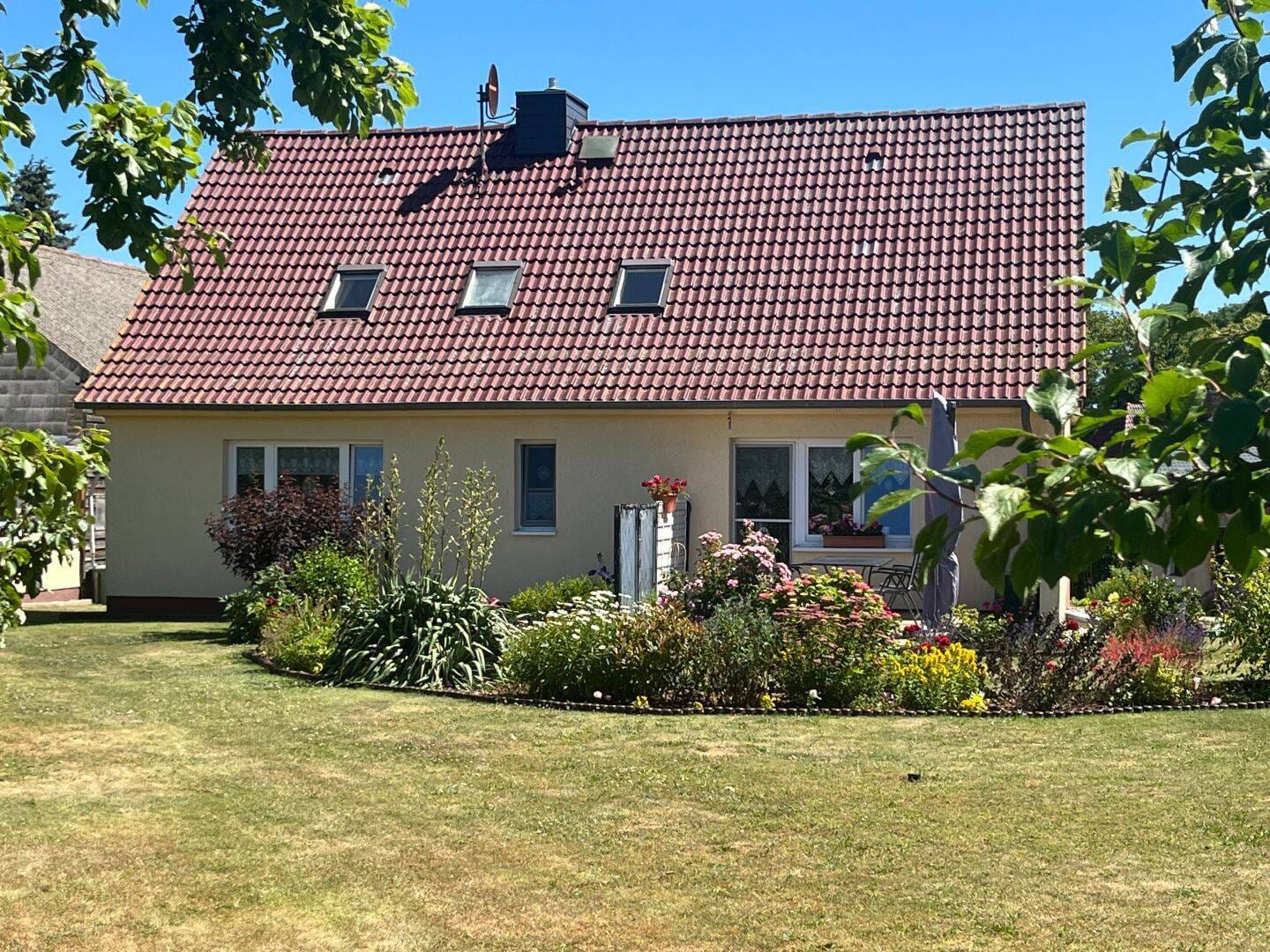 Immobilie in Krummin - Hübsches Einfamilienhaus mit großem Garten und 2 Ferienwohnungen in Krummin auf Usedom - Bild 0