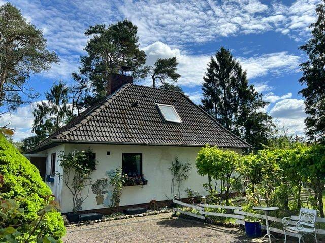 Immobilie in Jesteburg - schönes, solides Einfamilienhaus mit Charme in wunderschöner Lage von Jesteburg - Bild 2