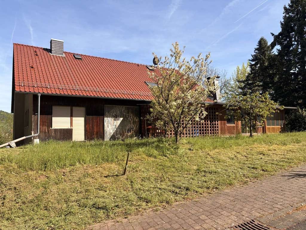 Immobilie in Schöllkrippen - Ein Zuhause mit Charakter und flexiblen Möglichkeiten! - Bild 2