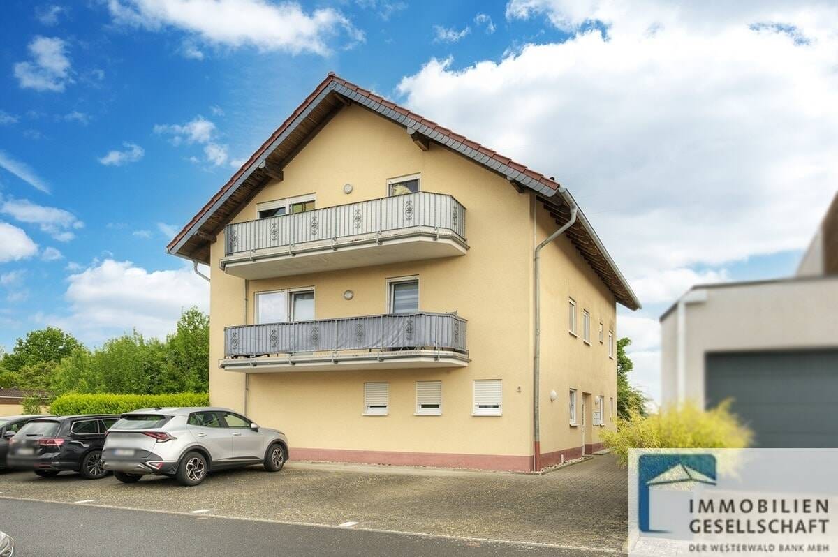 Immobilie in Hilgert - Gepflegtes Dreifamilienhaus mit solider Vermietung und PV-Ertrag in Hilgert - Bild 0