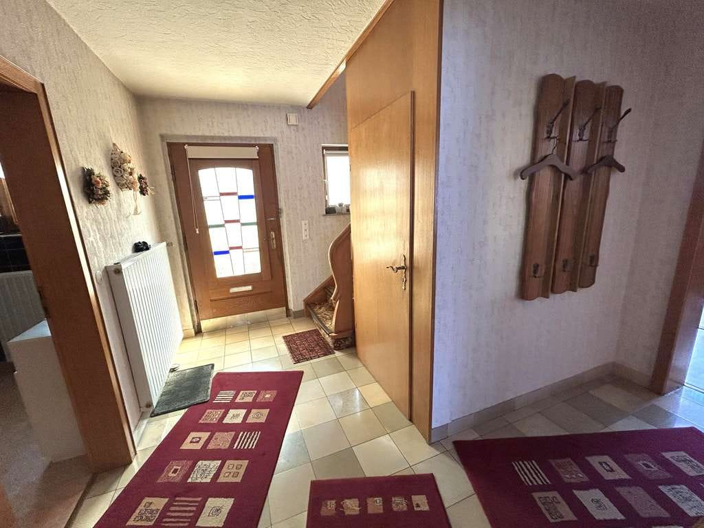 Immobilie in Zülpich - Freistehendes Einfamilienhaus mit großem Grundstück & Bachlauf - Bild 1