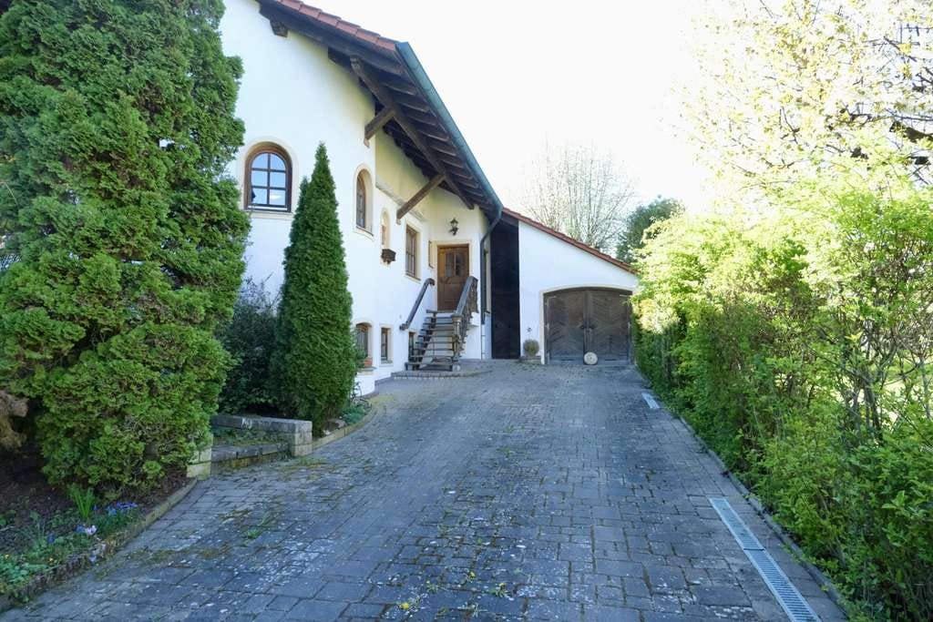 Immobilie in Kaisheim - Ein Haus mit Charakter und großem Entwicklungspotenzial in Kaisheim - Bild 2