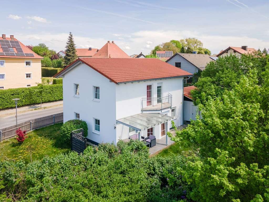 Immobilie in Geisenhausen - Alles was man braucht: Junges Einfamilienhaus mit klarem Konzept und mit sonnigem Südwestgarten - Bild 2