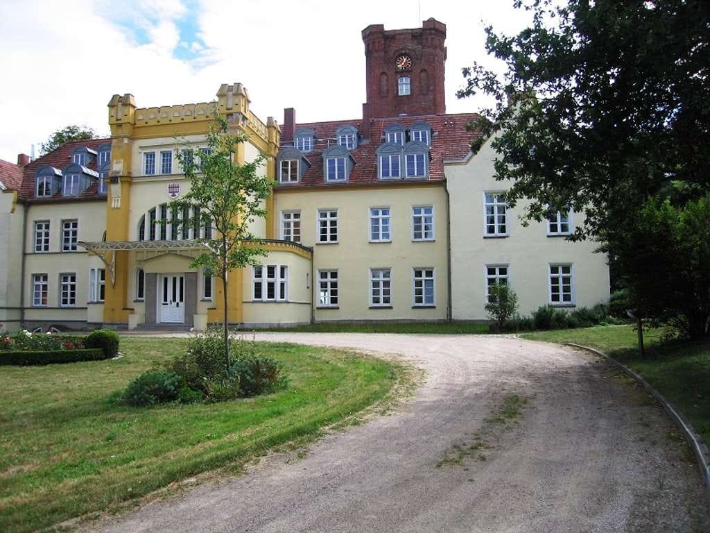 Immobilie in Lelkendorf - Neue Dachgeschosswohnung im Schloss Lelkendorf - Bild 1