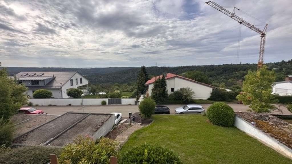 Immobilie in Aichwald - Zweifamilienhaus mit Potenzial in toller Wohnlage mit Aussicht - Bild 3